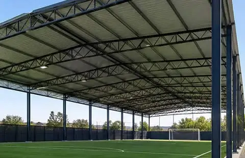 Techado y estructuras para canchas de fútbol